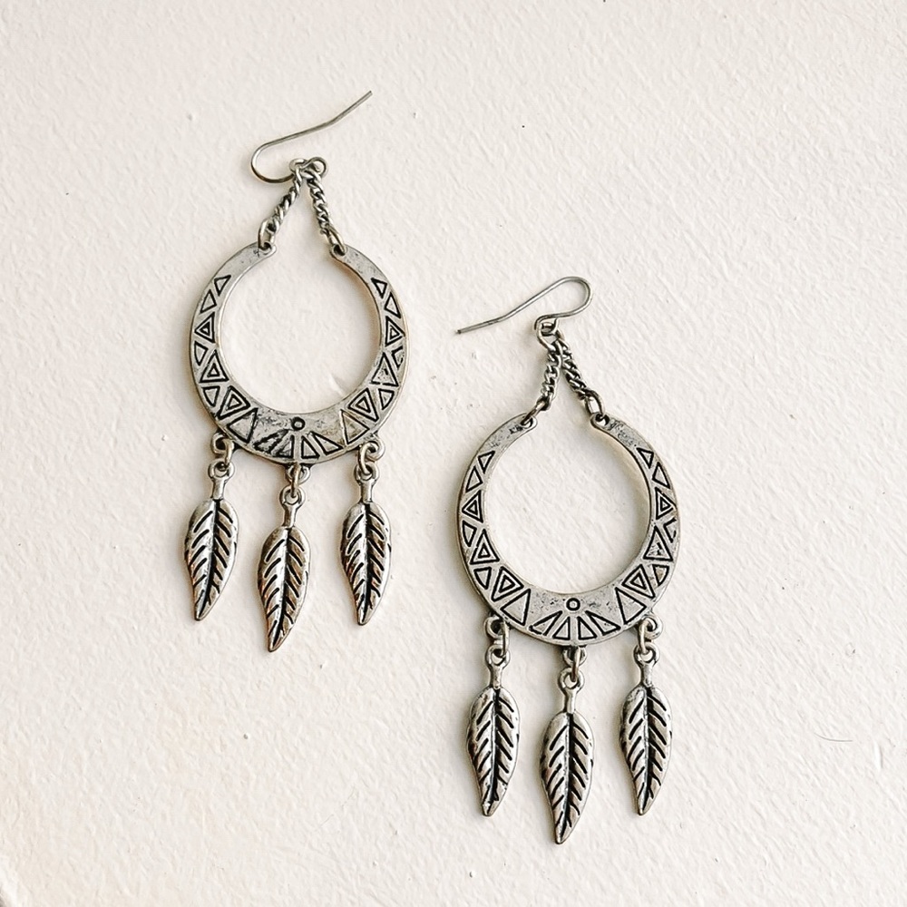 • tribal dream catcher feather earrings •